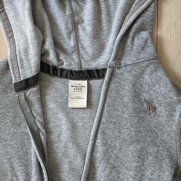 Girls tight knit heather grey sweater with hood - Picture 2 of 2